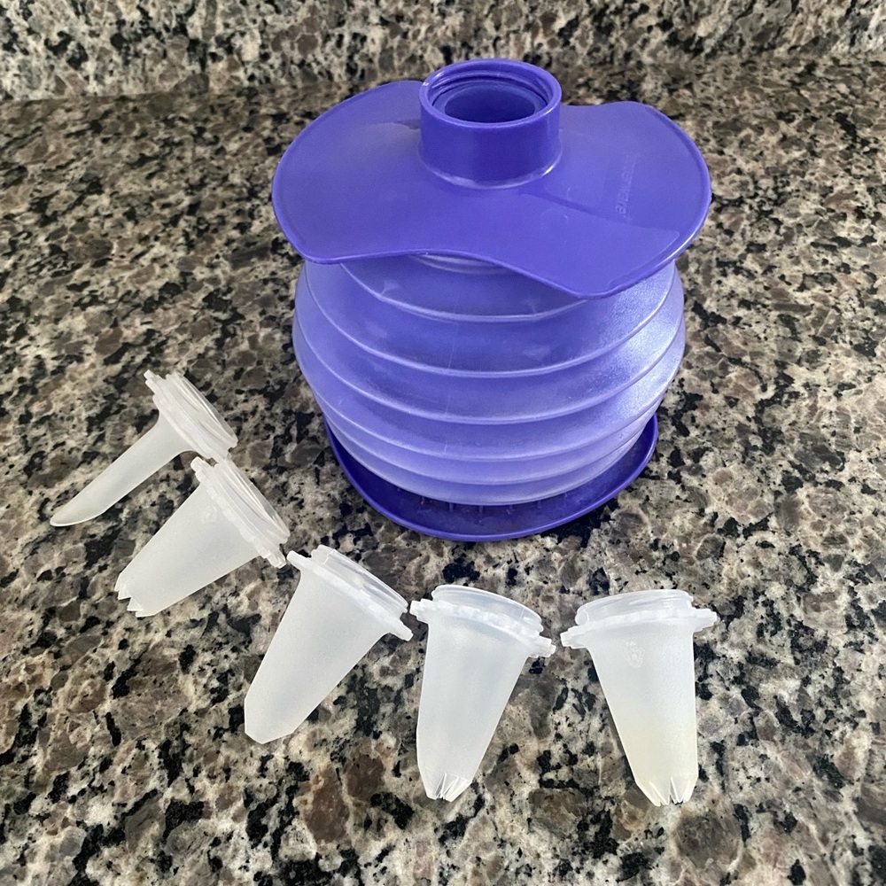 Tupperware squeeze it gourmet decorator